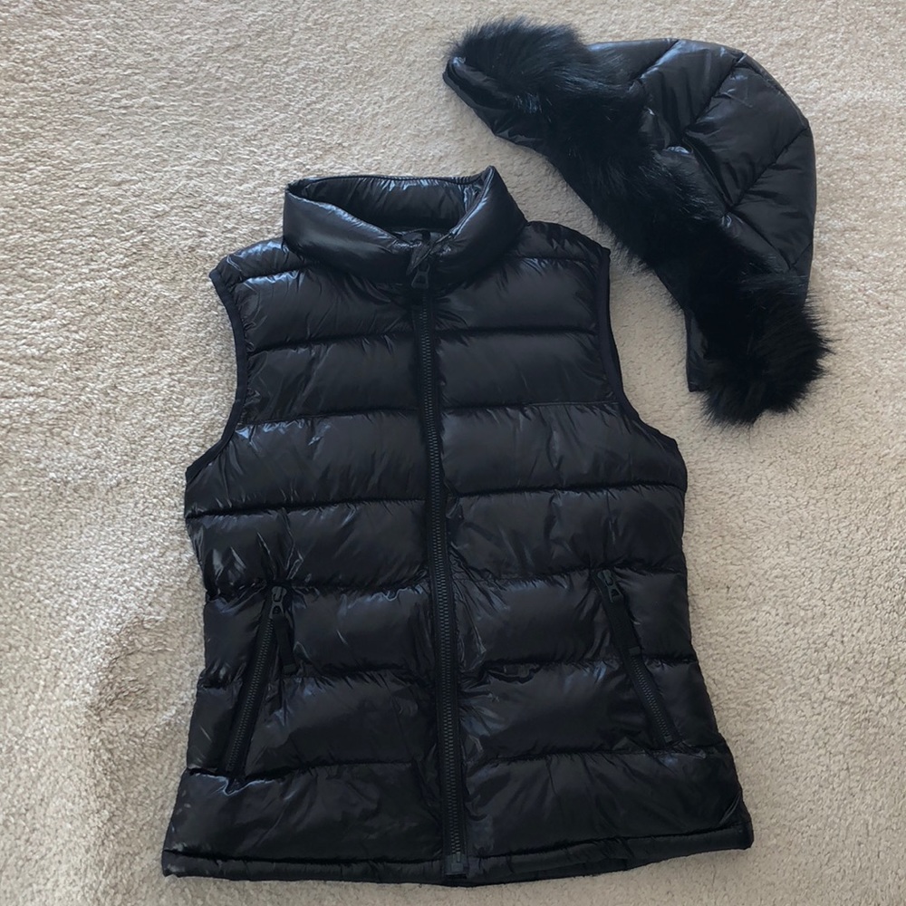 Black Gap Vest, removable hood, Small